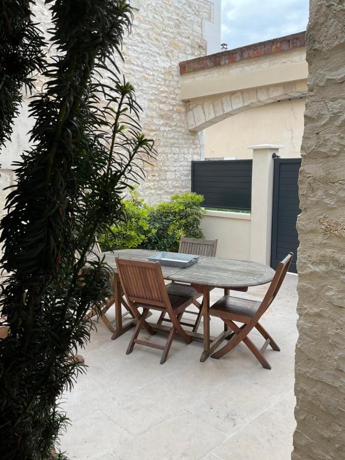 Logis Du Faubourg Petite Maison De Charme, Tranquille, Calme Et Lumineuse Val-de-Mercy المظهر الخارجي الصورة